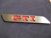 GTI Sitz Embleme Edelstahl Geb&uuml;rstet mit Rotem Edelstahl  - Bild 2