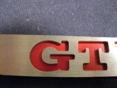 GTI Sitz Embleme Edelstahl Geb&uuml;rstet mit Rotem Edelstahl  - Bild 3