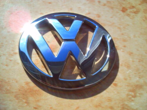 VW EMBLEM HECK VW-NR:1E0853630FCS FÜR VW GOLF-IV VARIANT / VW GOLF-IV CABRIO / VW BORA LIMOUSINE / VW BORA VARIANT / VW PASSAT-B5 (3B/3BG) / VW PASSAT-B5 LIMOUSINE (3B/3BG) VARIANT 1 STÜCK NEU!!!