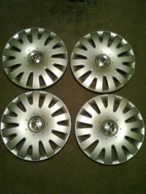 RADKAPPEN FÜR VW GOLF-5 / VW GOLF PLUS / VW JETTA-5 / VW PASSAT-B6 / VW EOS / VW SCIROCCO-3 / VW TOURAN / VW TIGUAN / VW CADDY-LIFE 16 ZOLL 4 STÜCK SEHR GUT ERHALTEN!!!