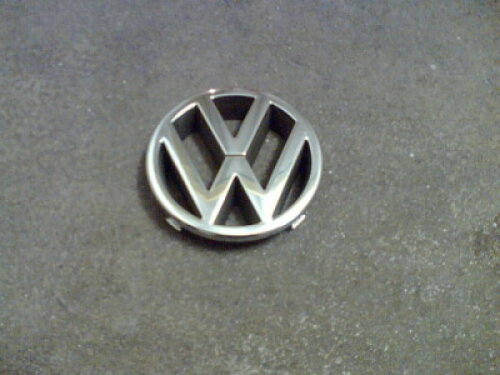 VW EMBLEM FÜR GRILL CHROM VW-NR:321853601B VW POLO-6N / VW POLO-CLASSIC / VW POLO-VARIANT NEUWERTIG!!!