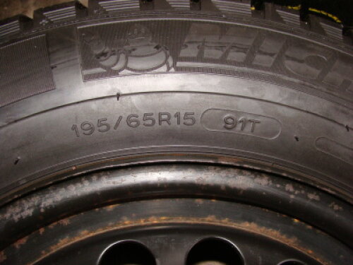 1 Satz Winterreifen auf Stahlfelge vom VW Passat 195/65R15 91T